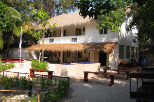 Maldives - Sandies Bathala Maldives - Centre de plongée Werner Lau